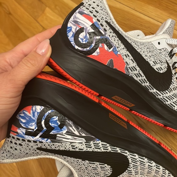 Nike Zoom Pegasus 35 Floral Edition Size 7 / 38 NWOT - Picture 7 of 9